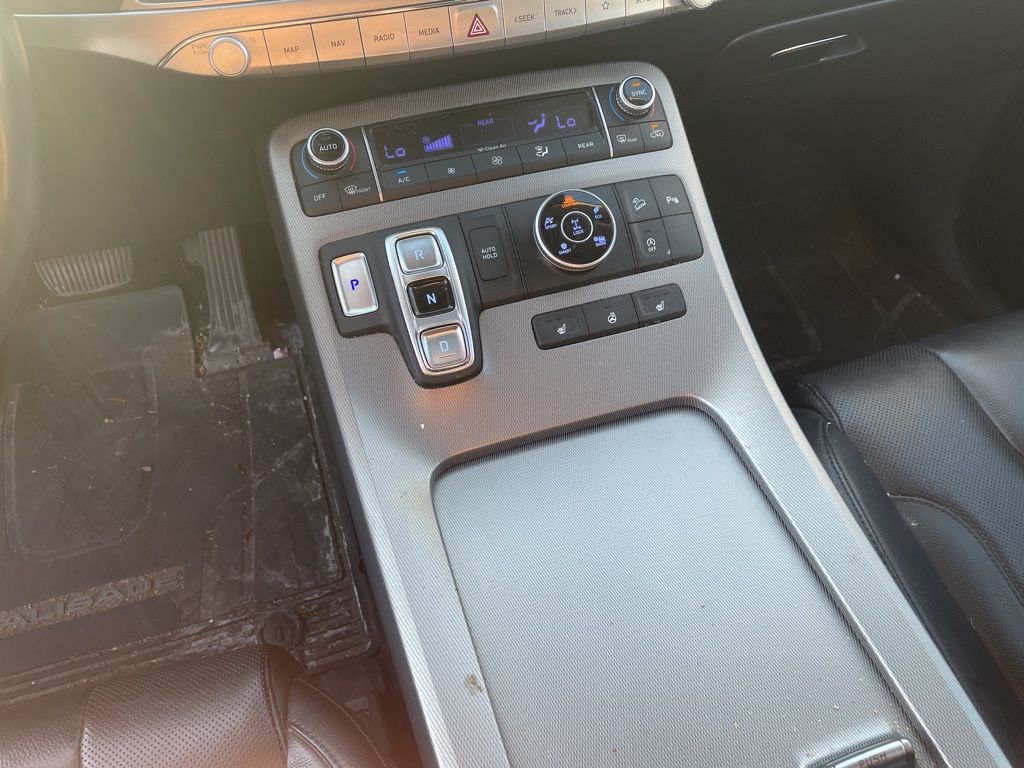 Vehicle image 17 of 22