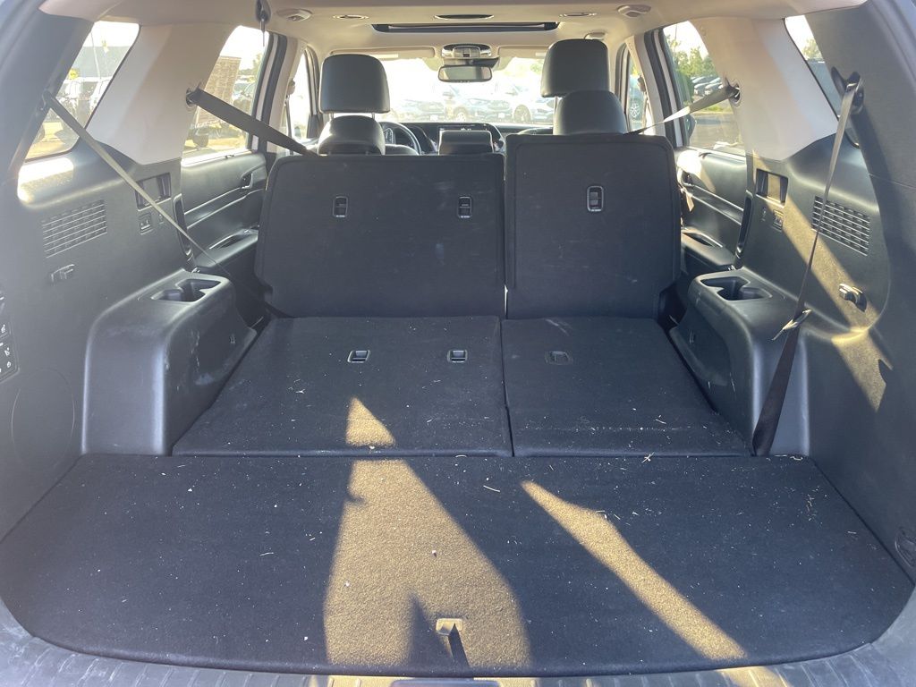 Vehicle image 10 of 22