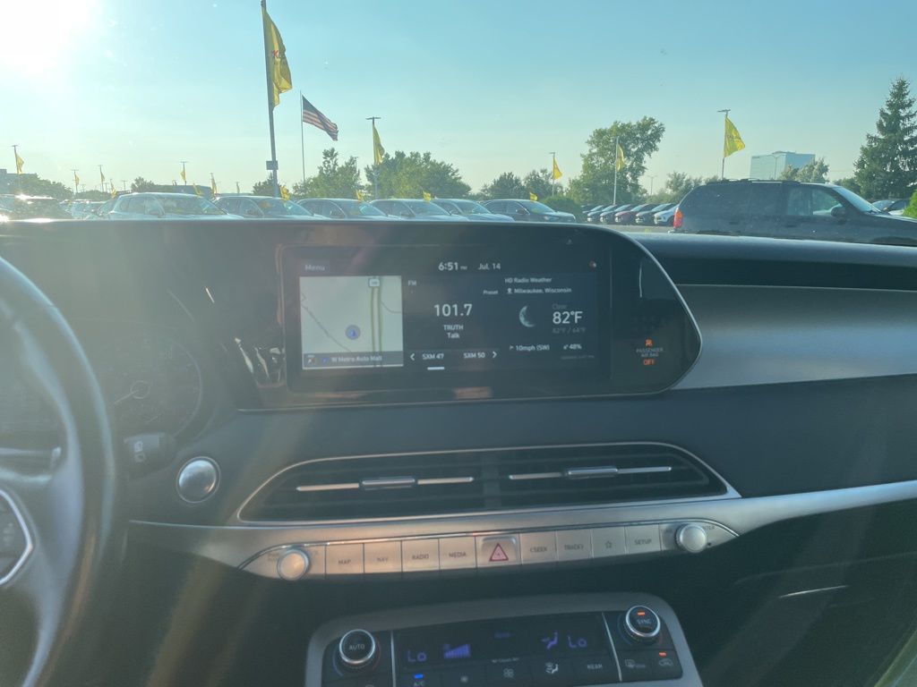 Vehicle image 15 of 22