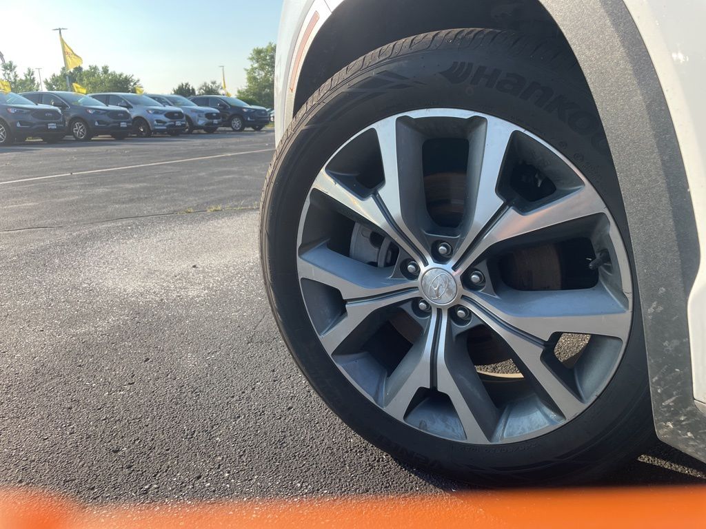 Vehicle image 9 of 22