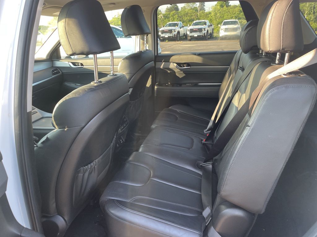 Vehicle image 12 of 22