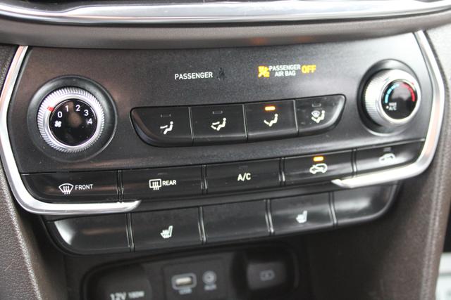 Vehicle image 22 of 36