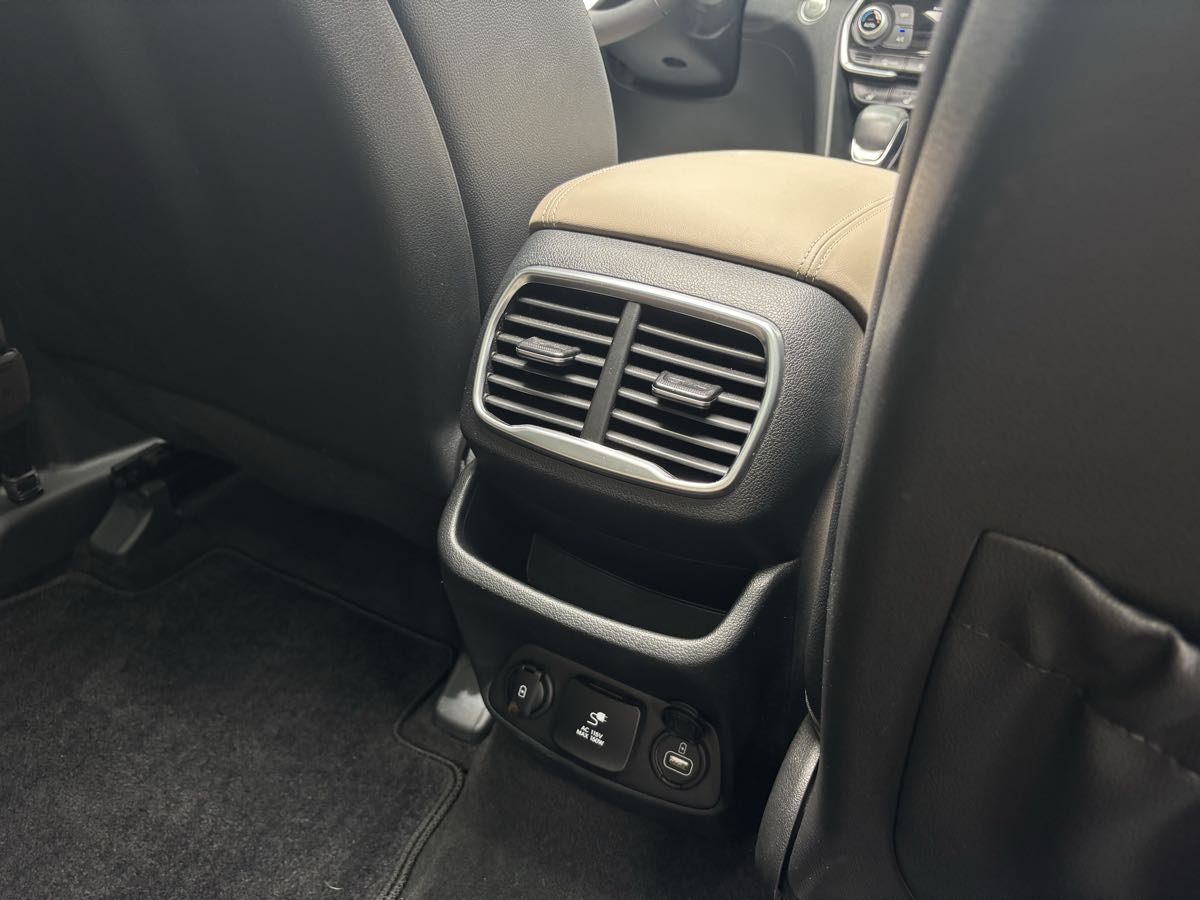 Vehicle image 19 of 26