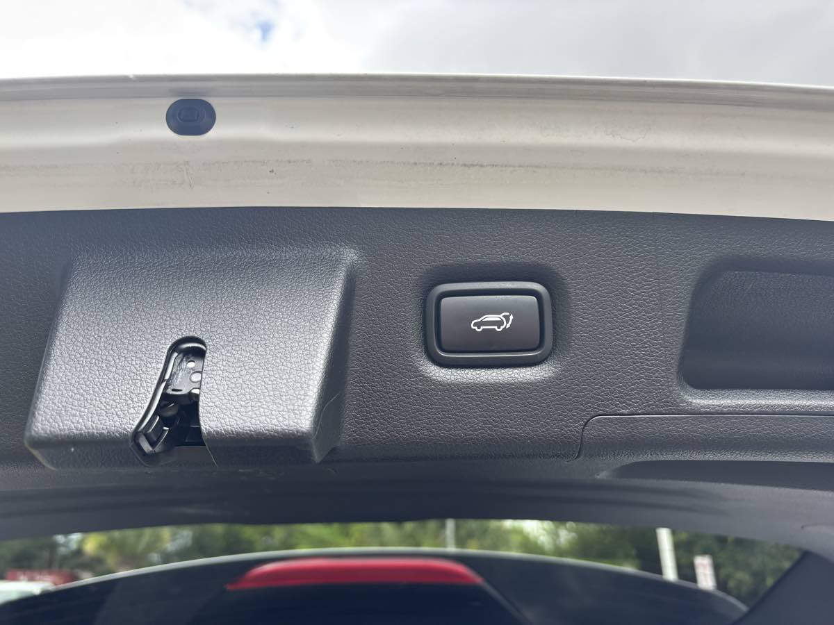 Vehicle image 14 of 26