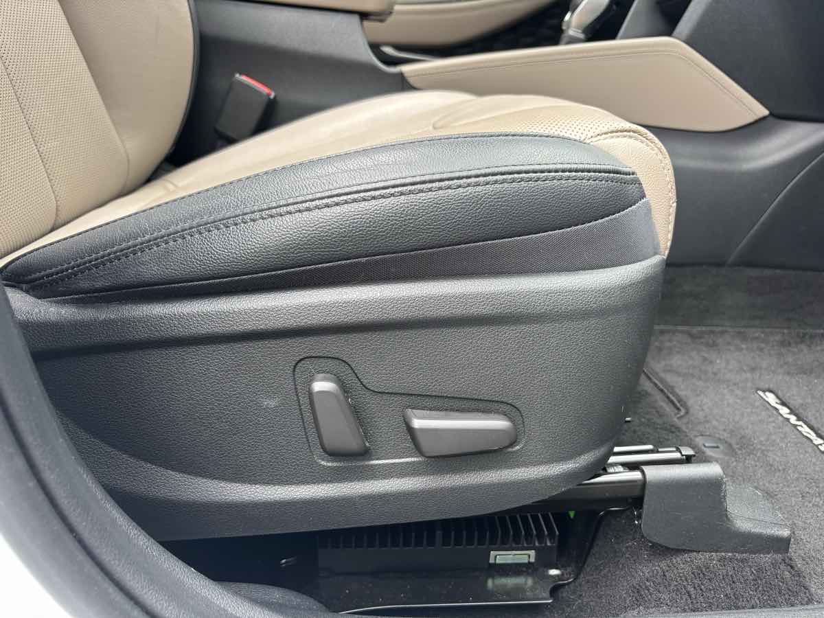 Vehicle image 22 of 26