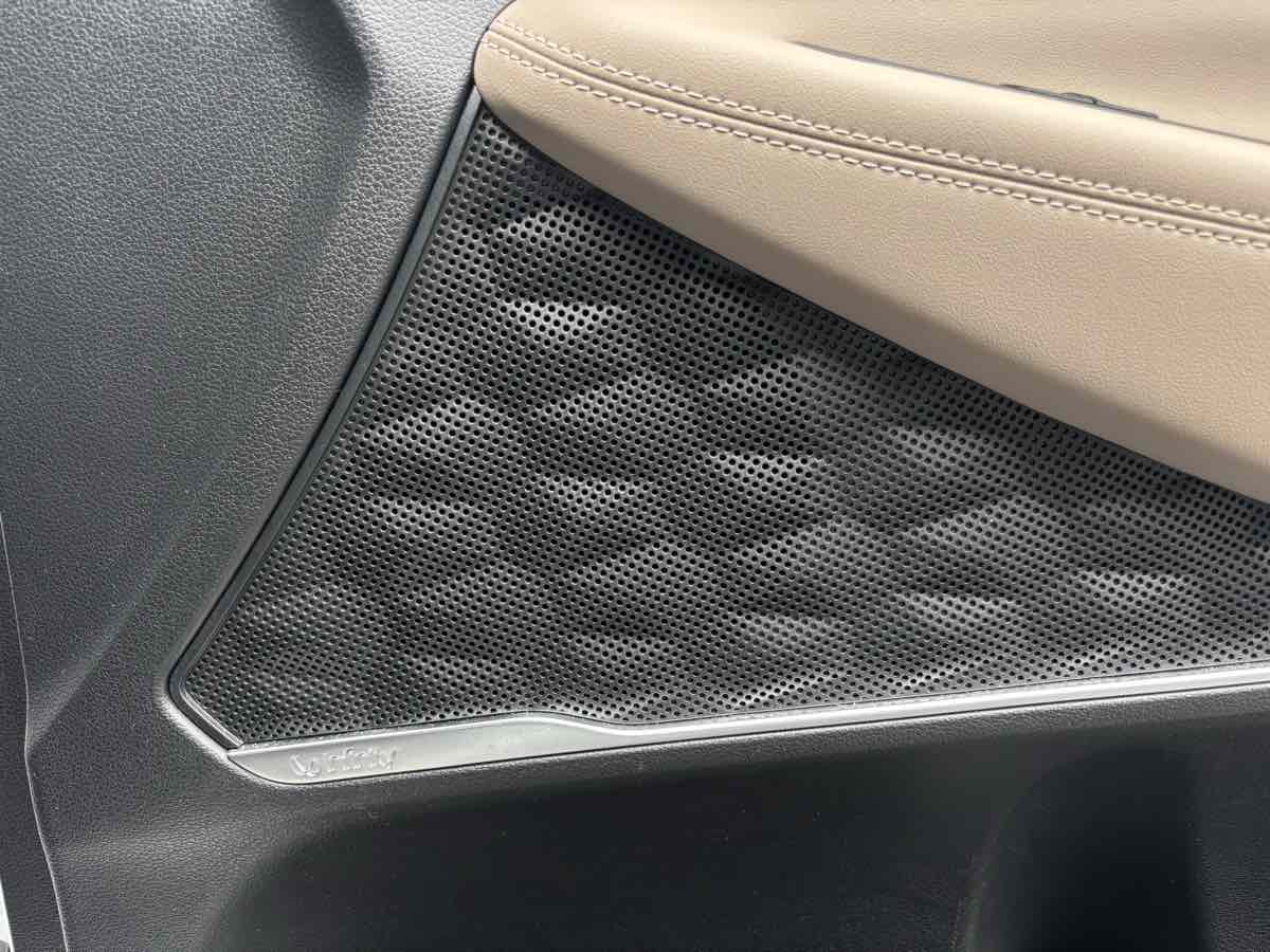Vehicle image 18 of 26