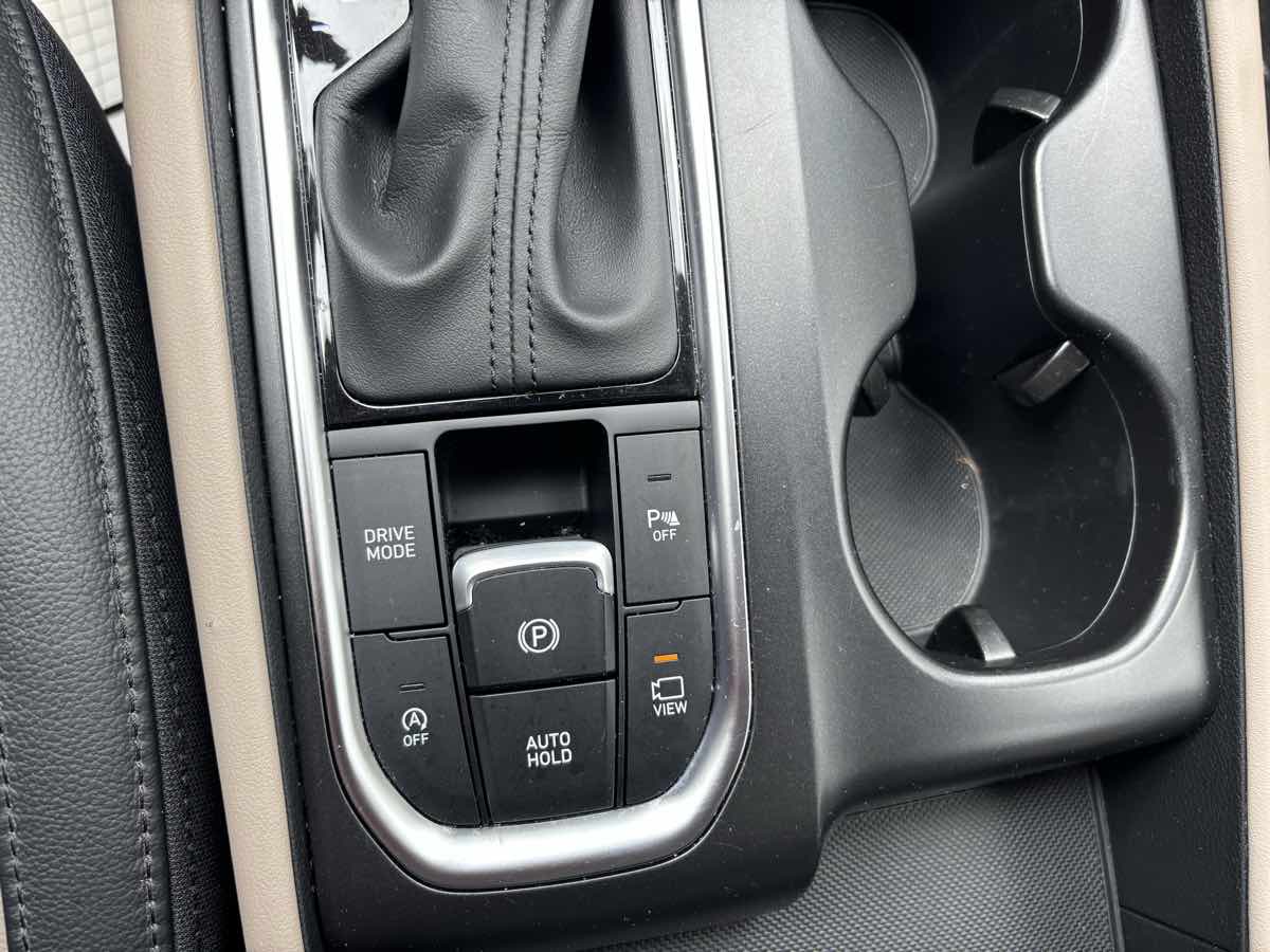 Vehicle image 24 of 26