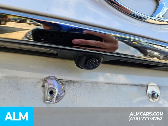 Vehicle image 18 of 25