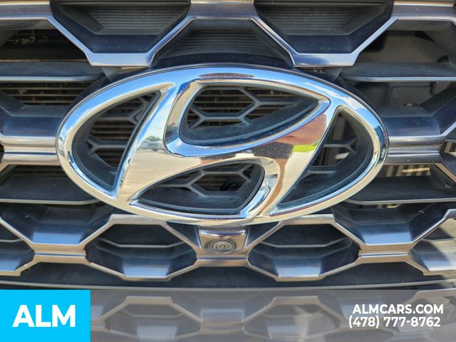 Vehicle image 21 of 25