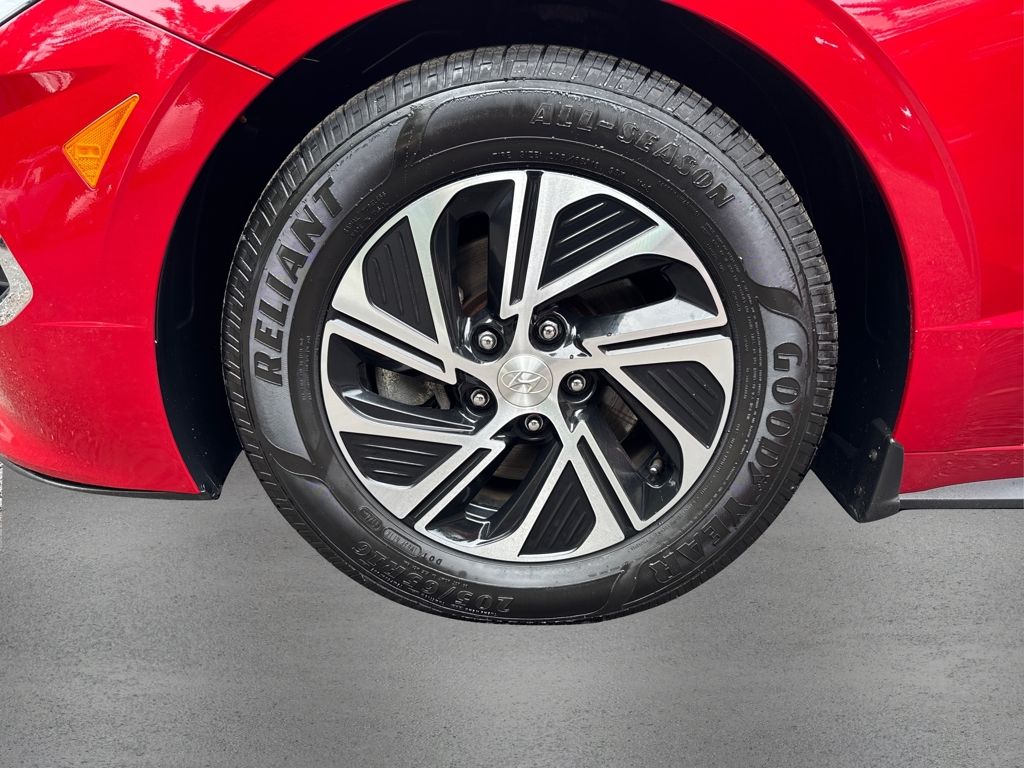 Vehicle image 10 of 36