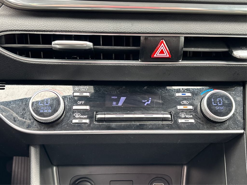 Vehicle image 21 of 36