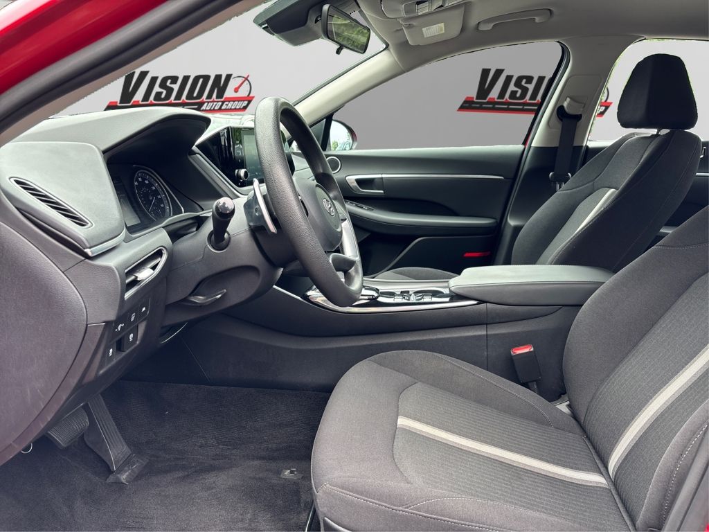 Vehicle image 33 of 36