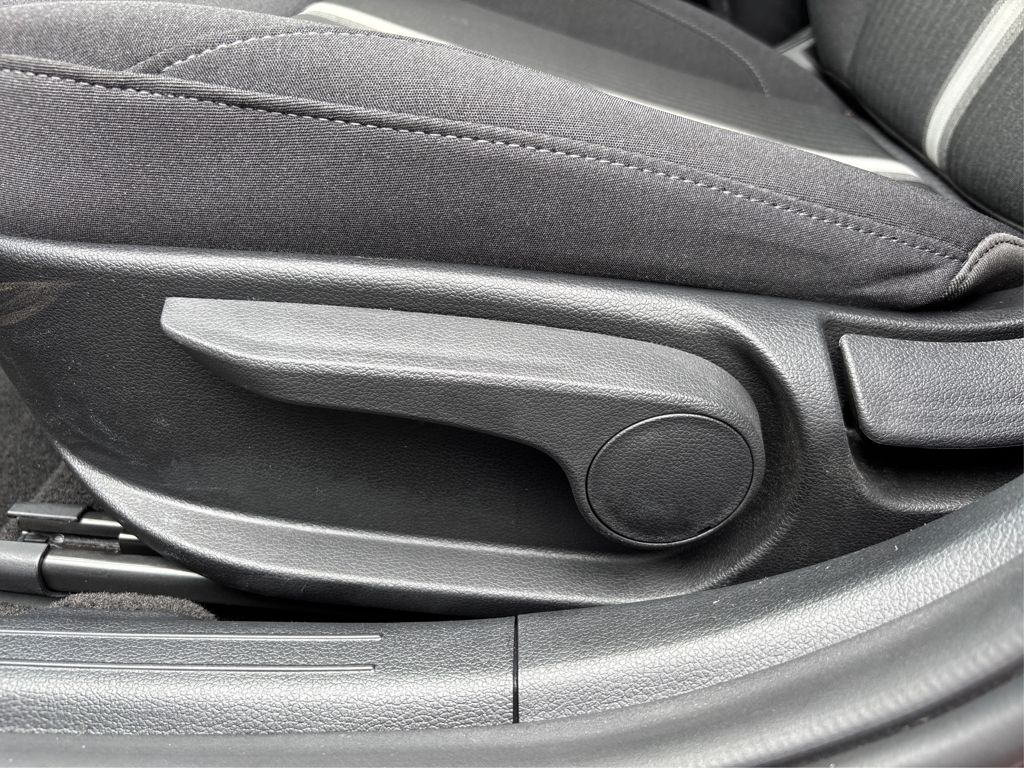 Vehicle image 27 of 36
