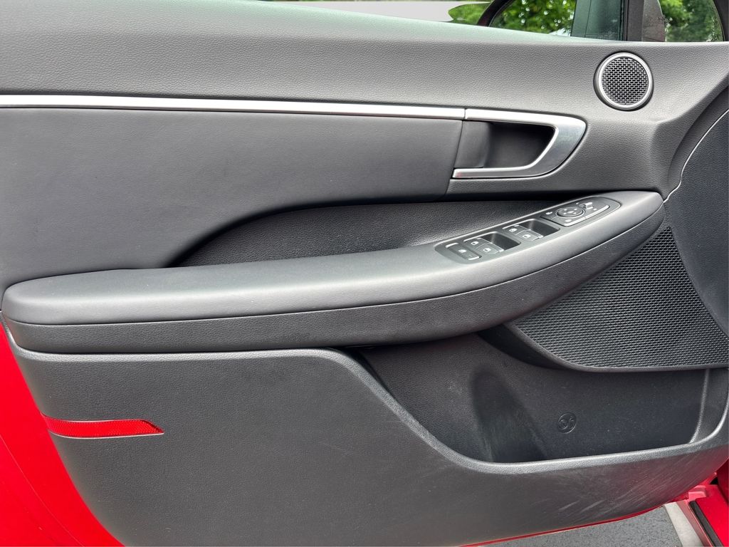 Vehicle image 23 of 36