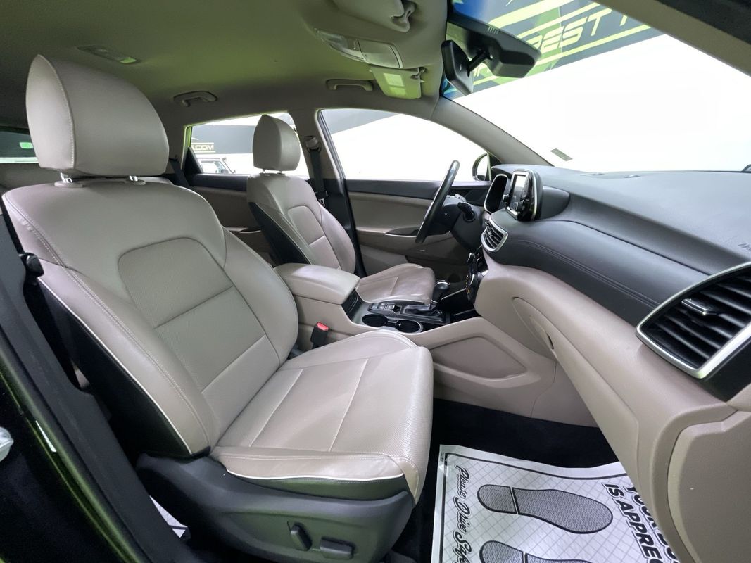 Vehicle image 28 of 29