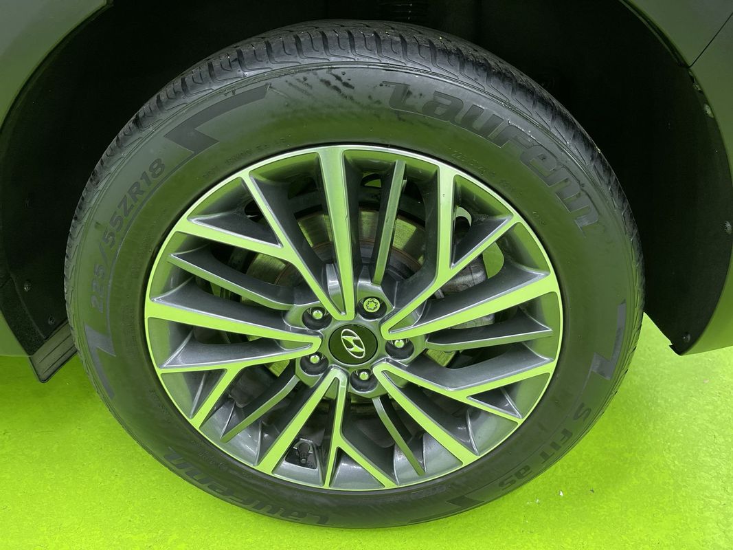 Vehicle image 15 of 29