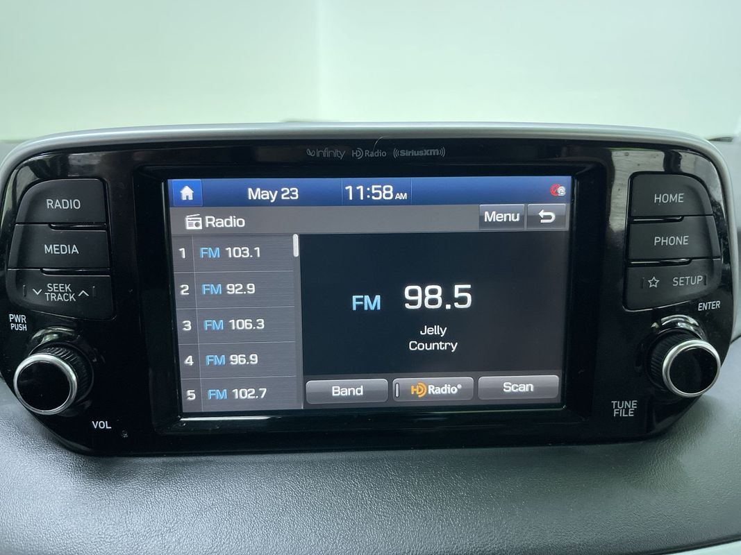 Vehicle image 21 of 29