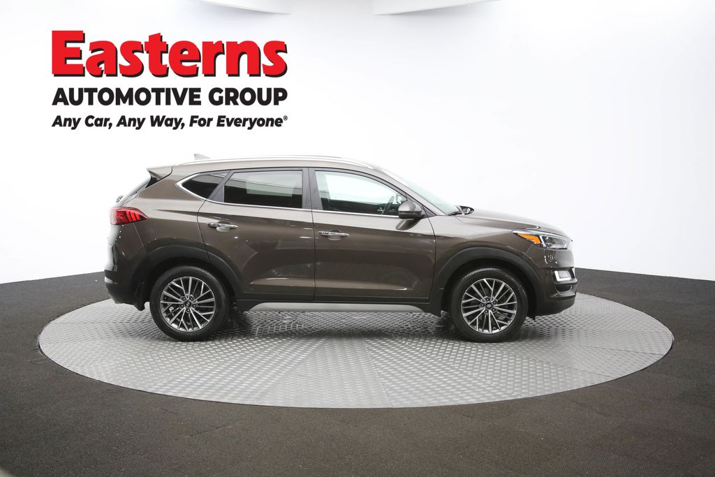 Vehicle image 17 of 61