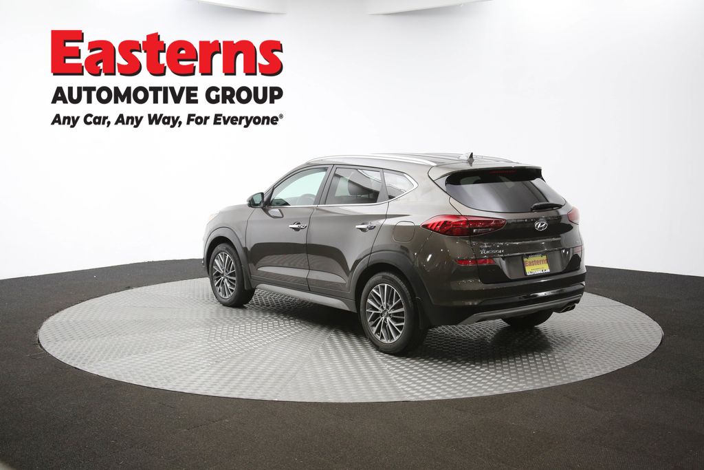 Vehicle image 32 of 61