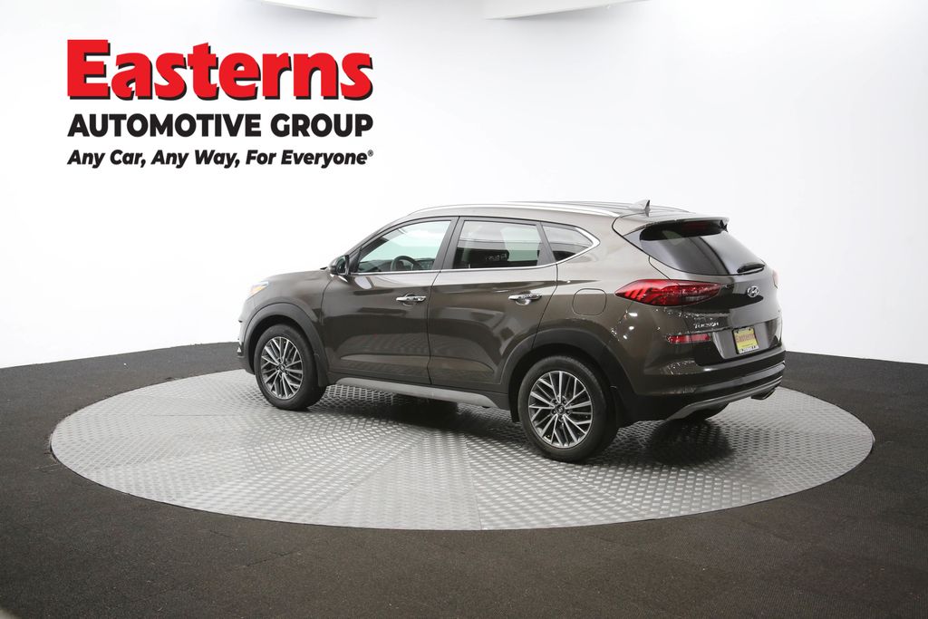 Vehicle image 33 of 61