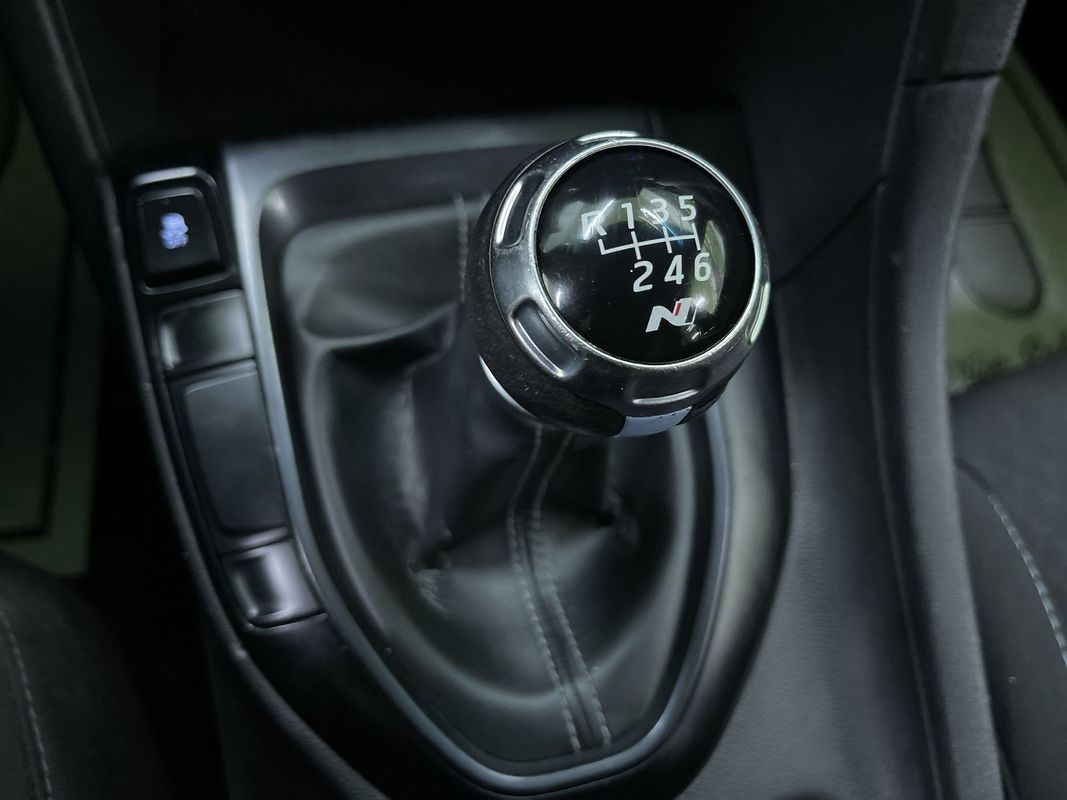 Vehicle image 24 of 29