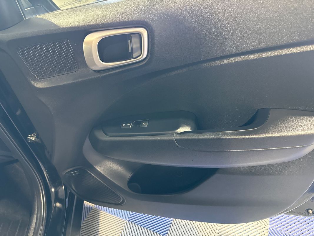 Vehicle image 6 of 16