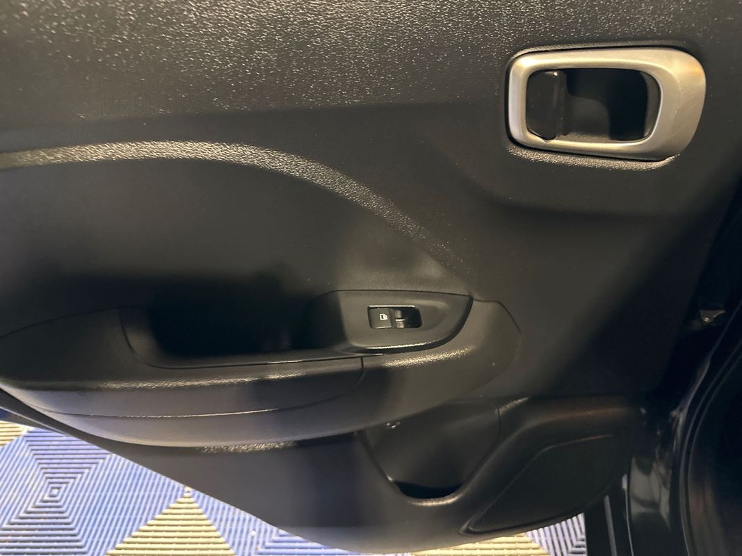 Vehicle image 8 of 16