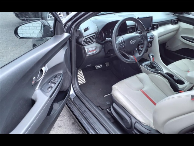 Vehicle image 8 of 22