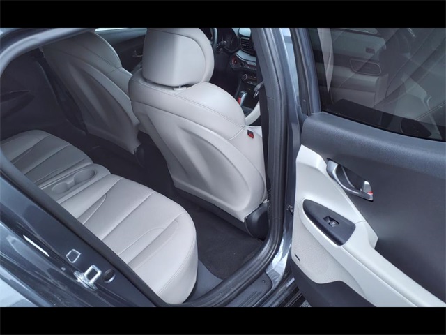 Vehicle image 21 of 22