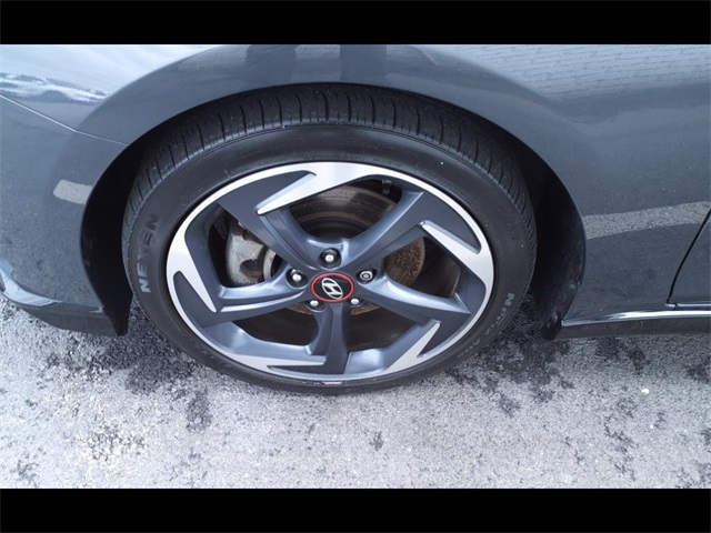Vehicle image 7 of 22