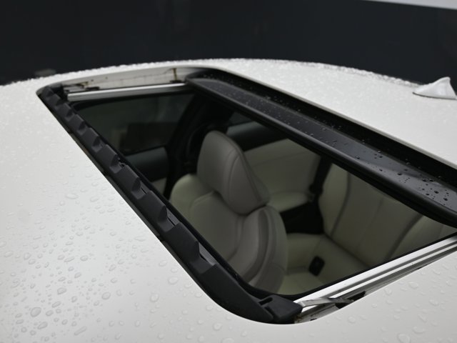 Vehicle image 35 of 36