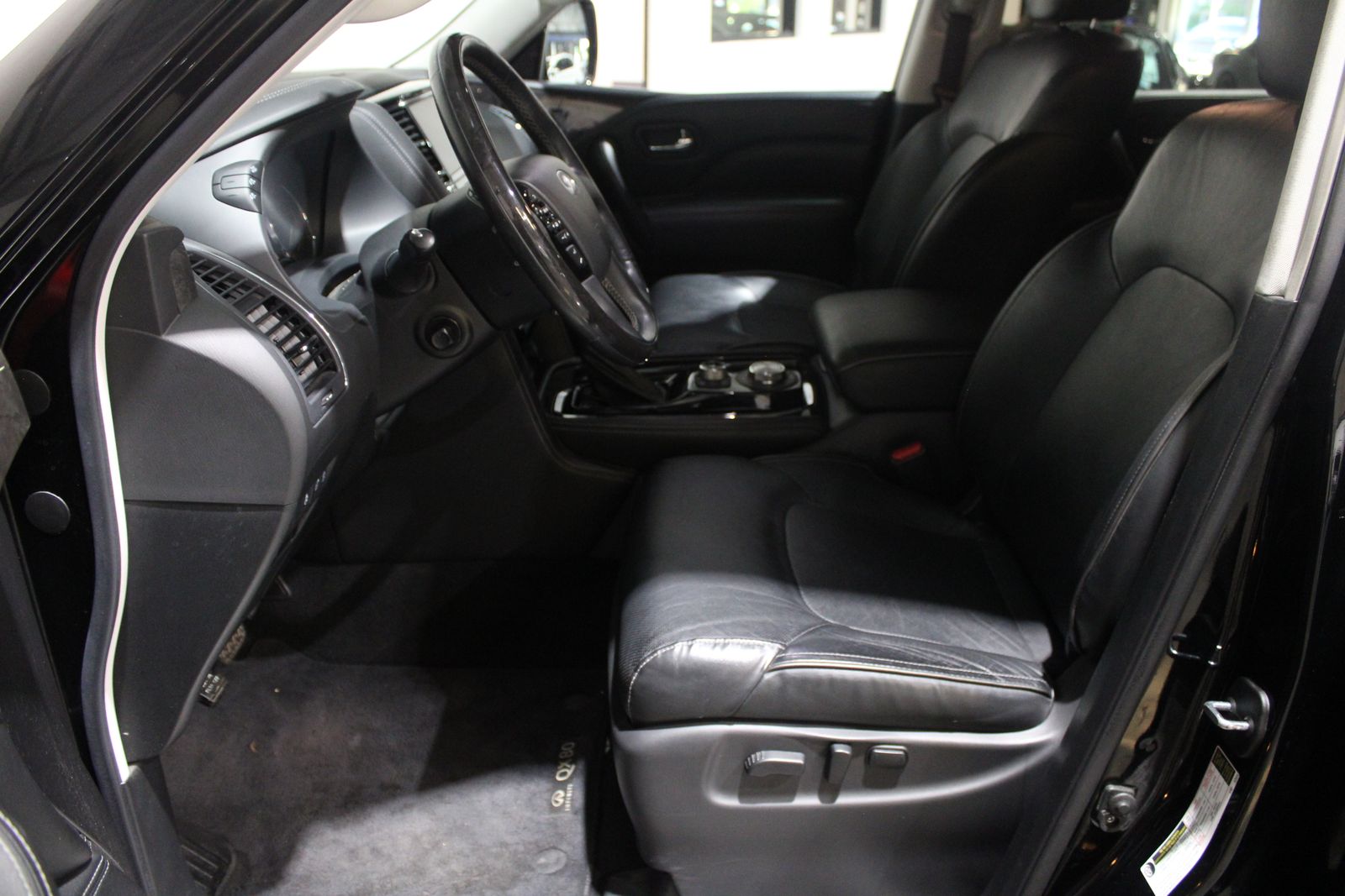 2020 INFINITI QX80 Luxe Image 27 of 41