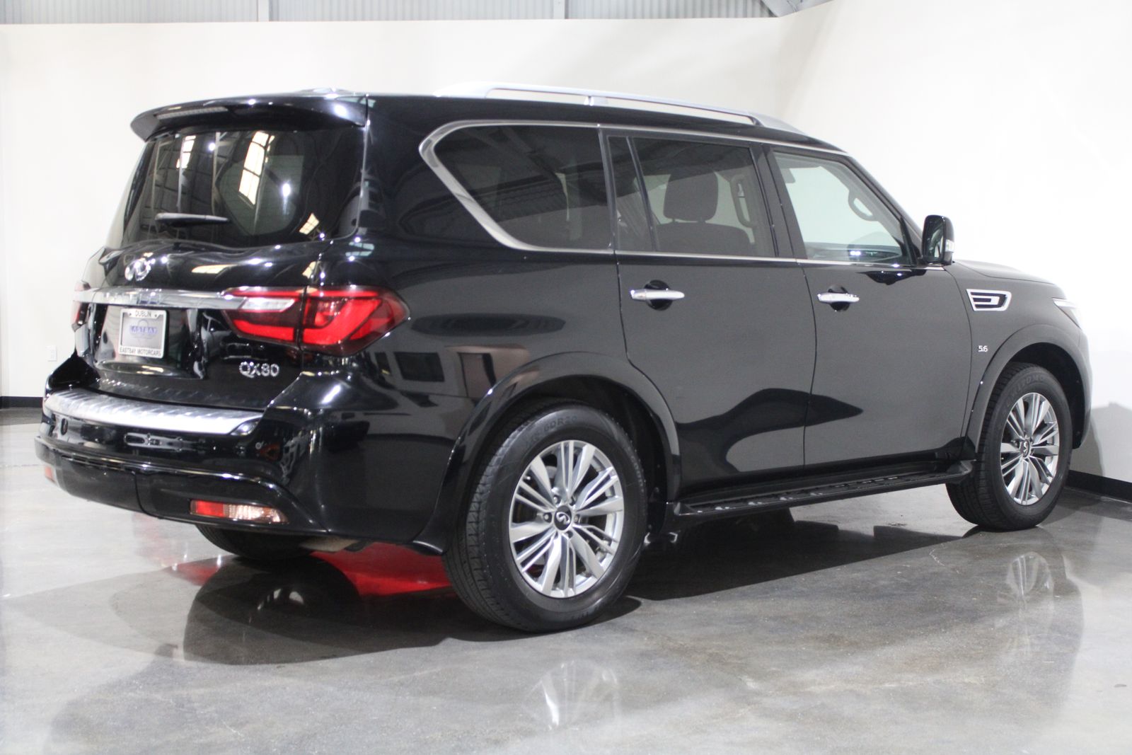 2020 INFINITI QX80 Luxe Image 8 of 41