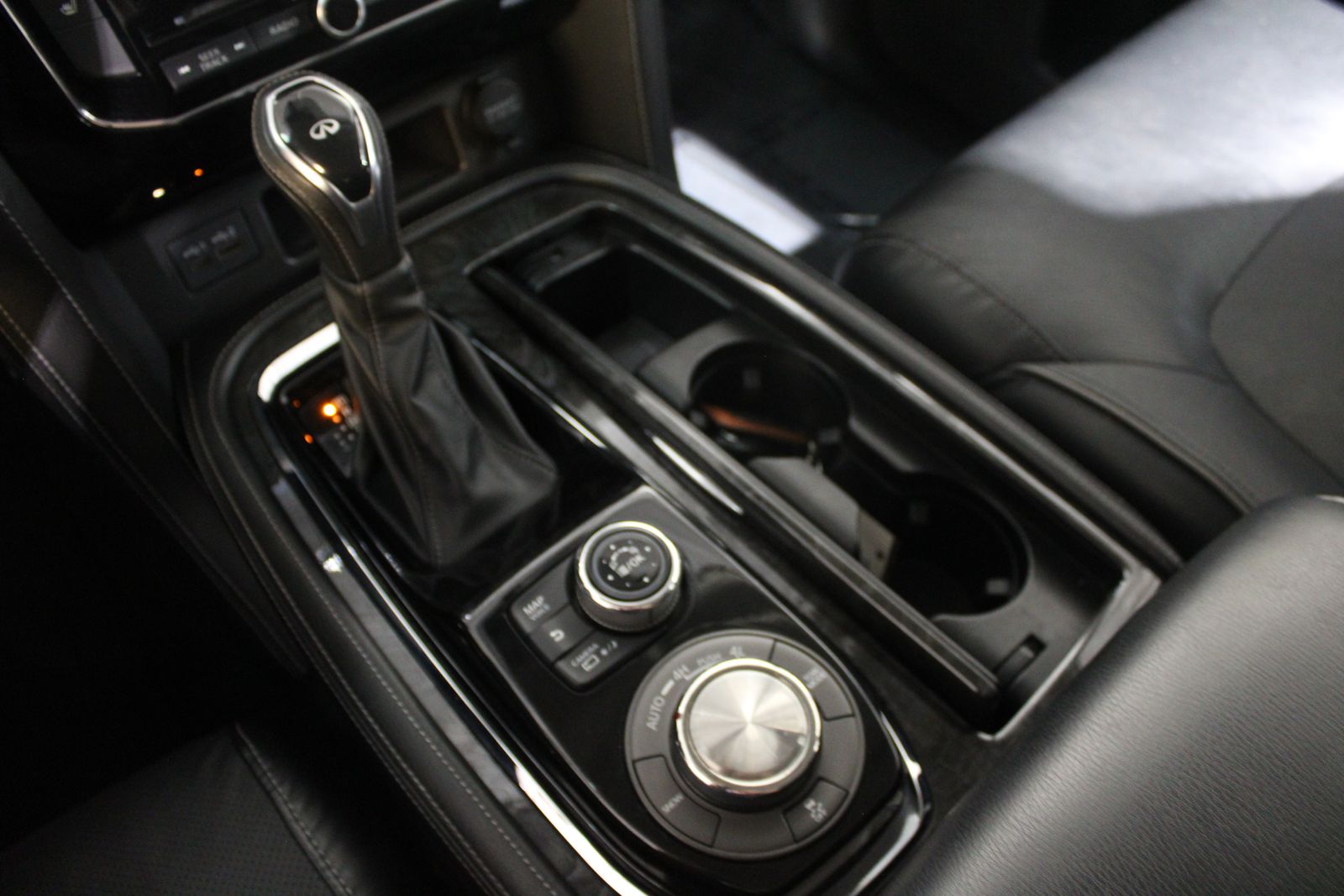 2020 INFINITI QX80 Luxe Image 35 of 41