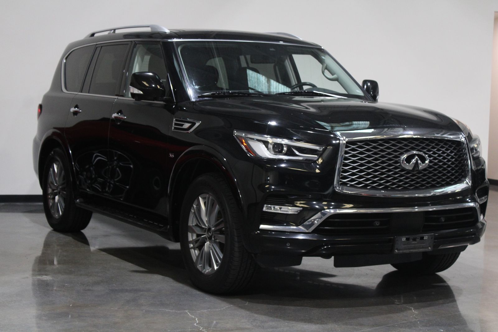 2020 INFINITI QX80 Luxe Image 4 of 41