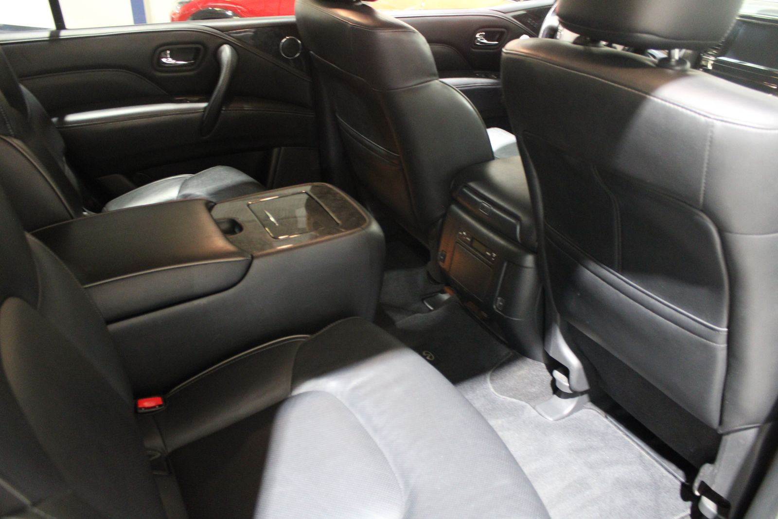 2020 INFINITI QX80 Luxe Image 15 of 41