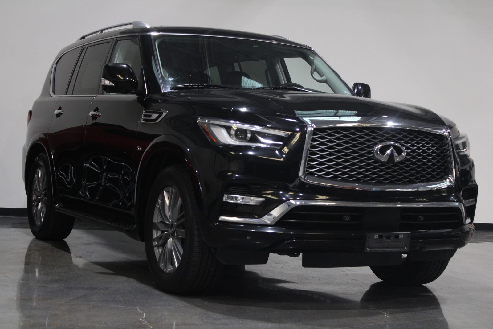 2020 INFINITI QX80 Luxe Image 6 of 41