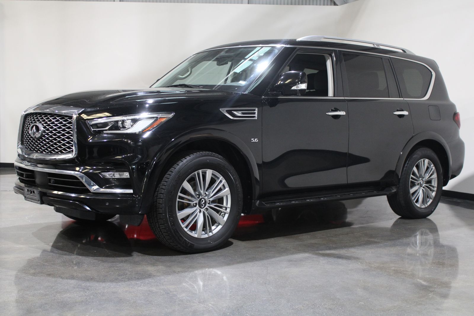 2020 INFINITI QX80 Luxe Image 2 of 41