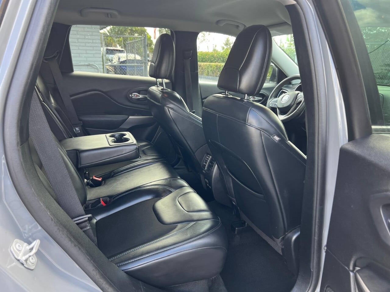 Vehicle image 24 of 41