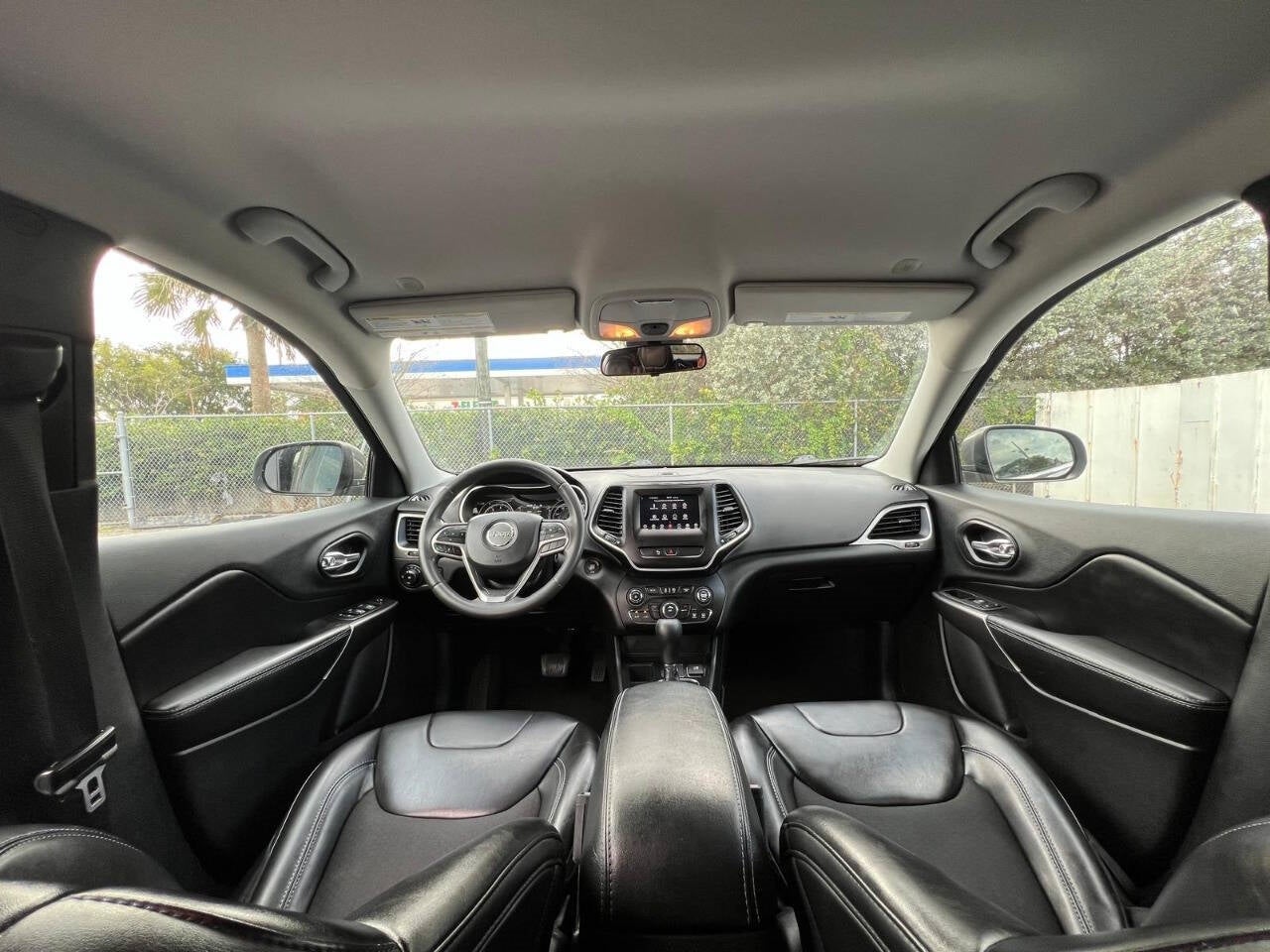 Vehicle image 16 of 41