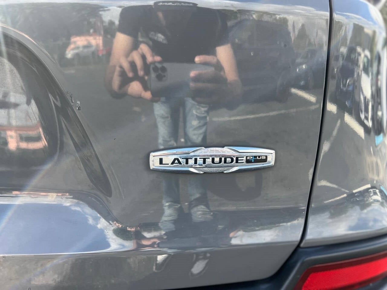 Vehicle image 32 of 41