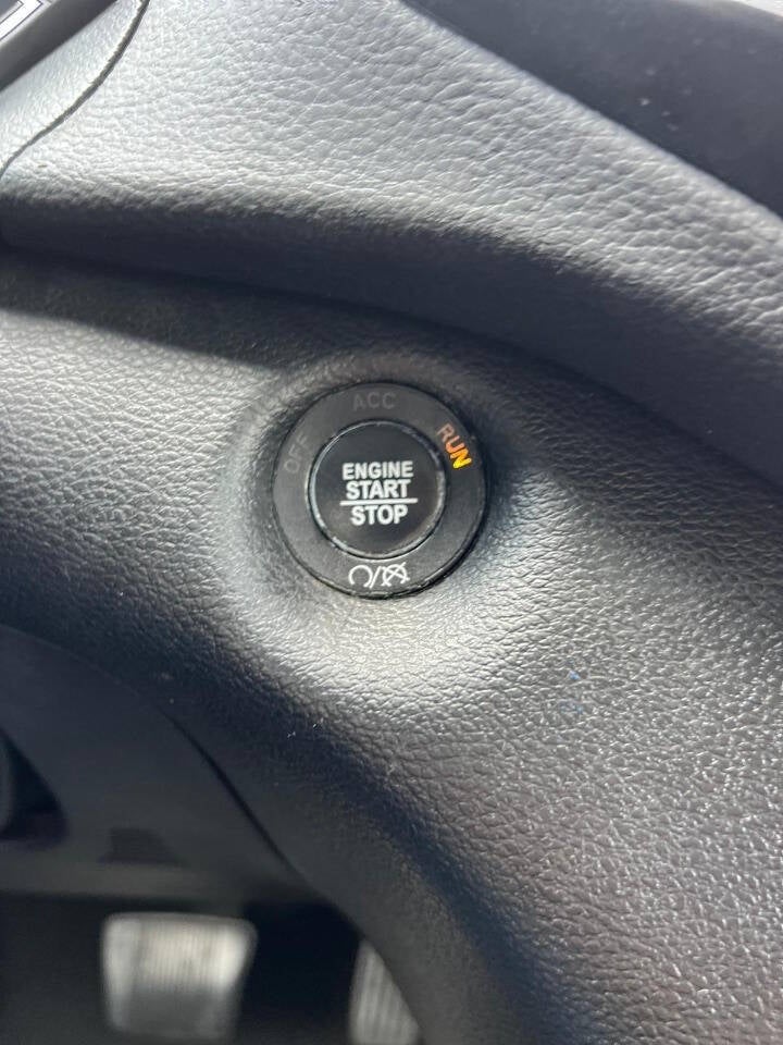 Vehicle image 28 of 41