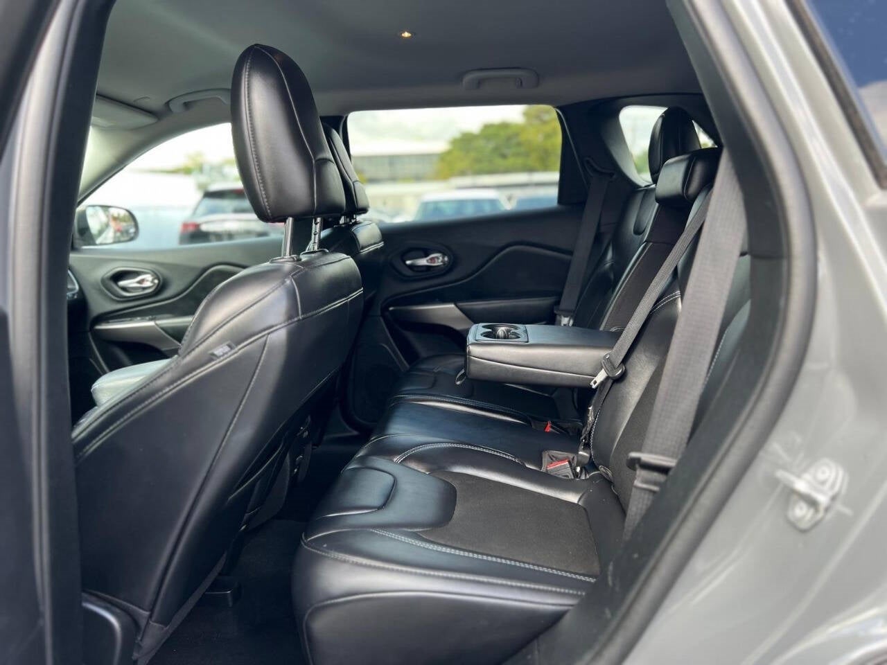 Vehicle image 23 of 41