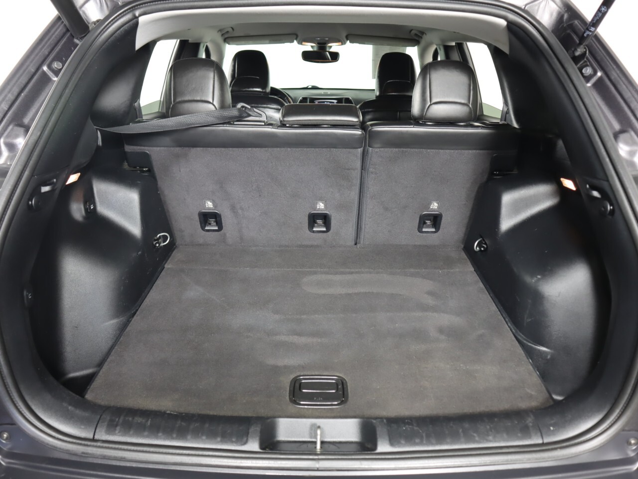 Vehicle image 37 of 49