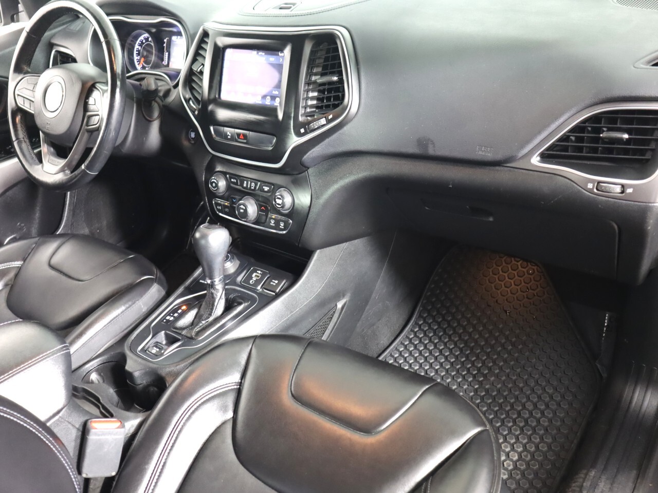 Vehicle image 45 of 49