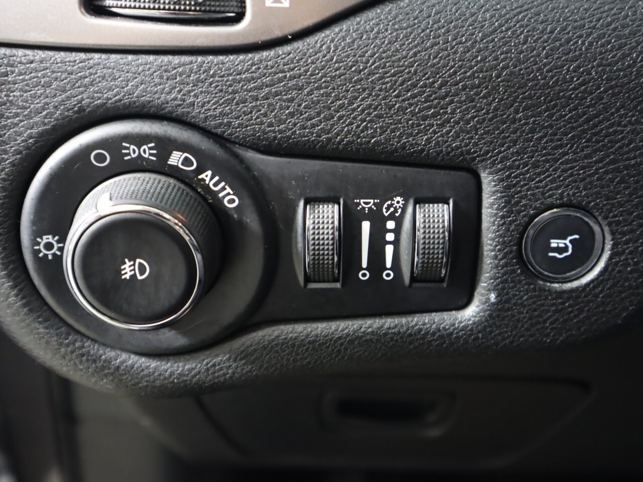 Vehicle image 9 of 49