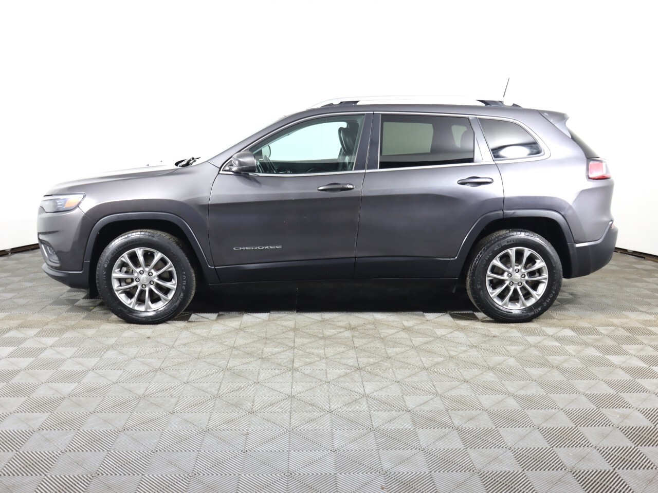 Vehicle image 7 of 49