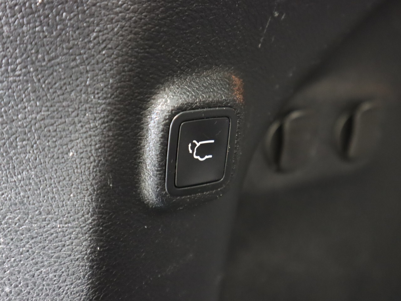 Vehicle image 38 of 49