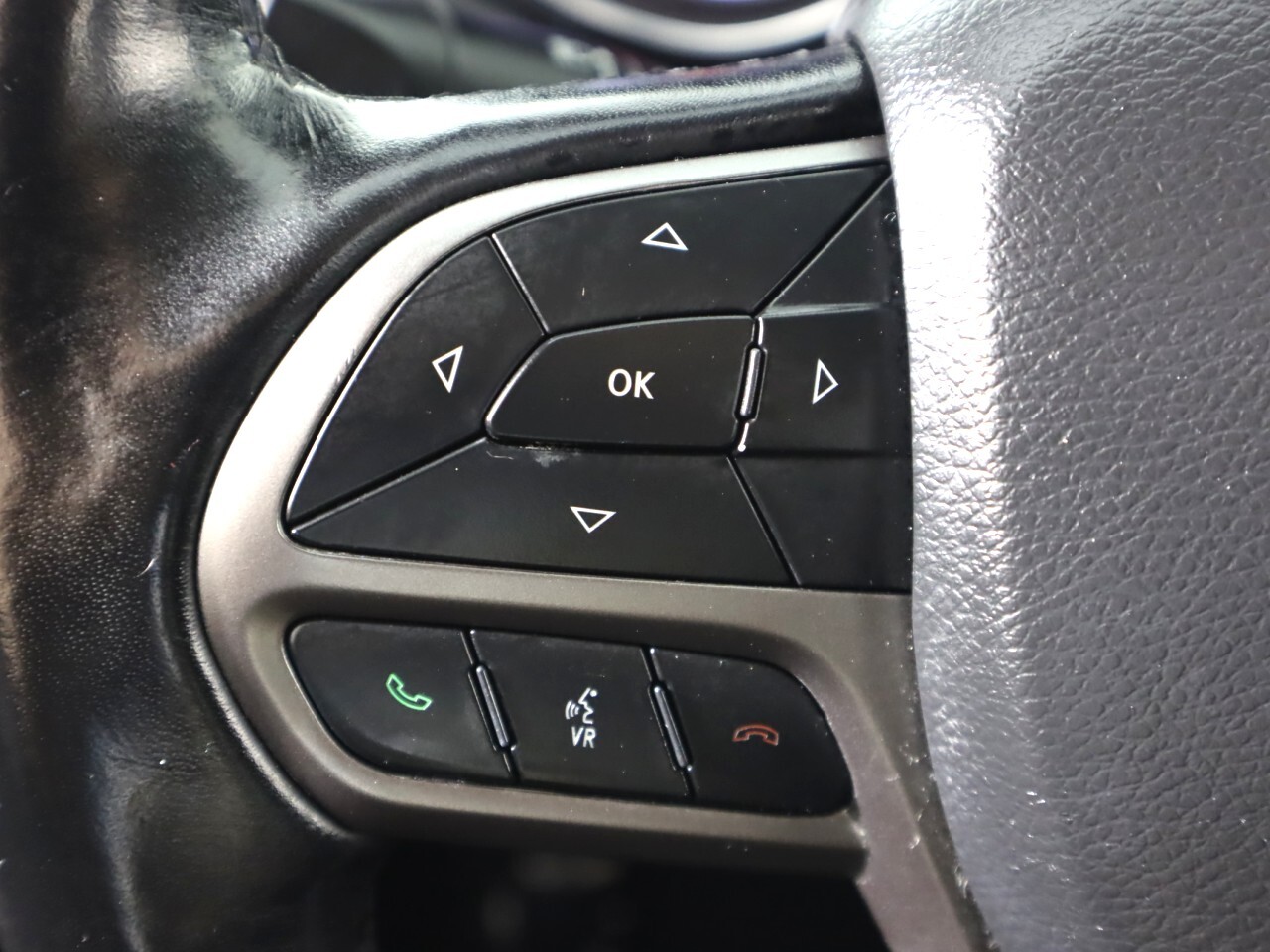 Vehicle image 11 of 49