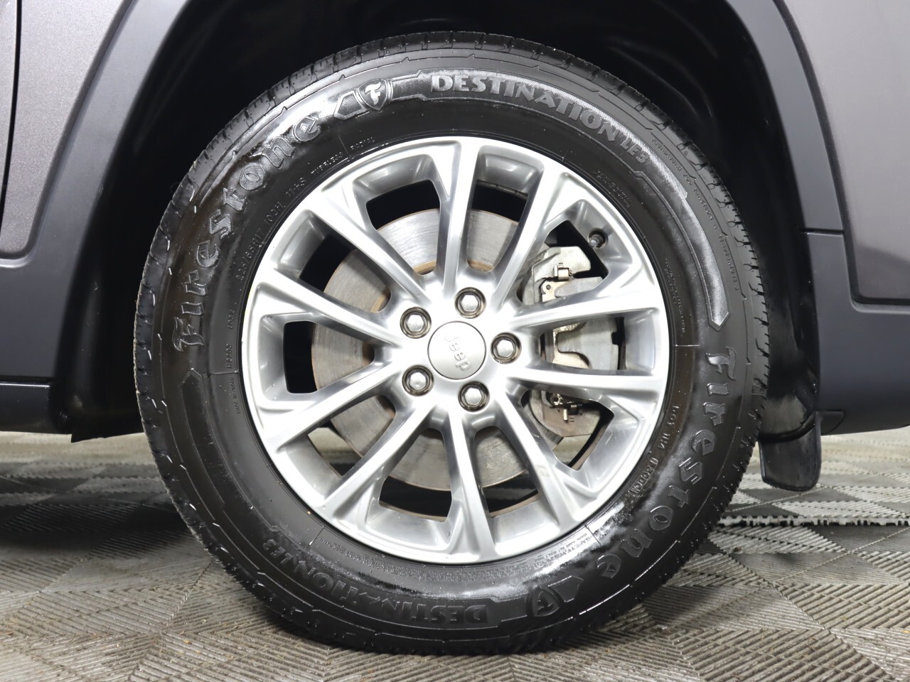 Vehicle image 47 of 49